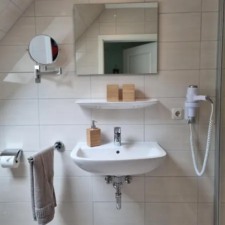 Hof Barrl Szálloda *